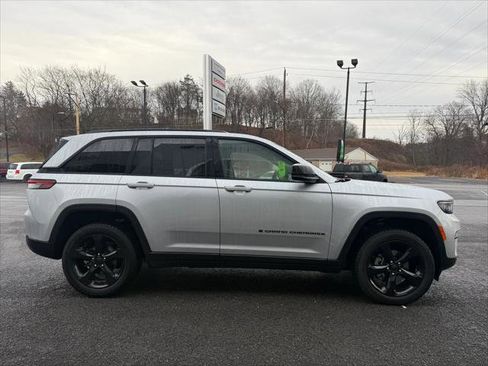 Certified 2023 Jeep Grand Cherokee Altitude AWD/4WD image 7