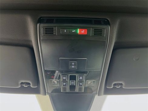 Used 2023 Volkswagen Tiguan SE R-Line image 19