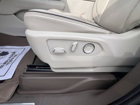 Used 2021 GMC Yukon XL Denali w/ Denali Premium Package image 12