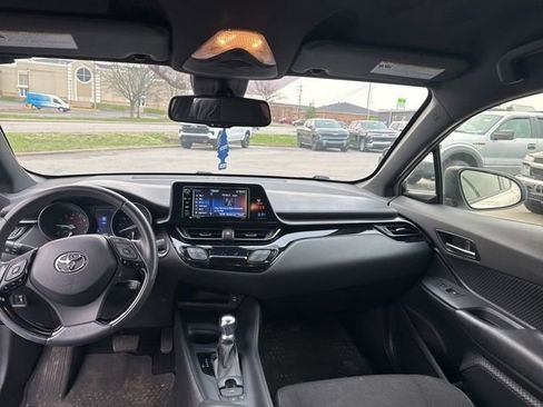 Used 2018 Toyota C-HR XLE image 33