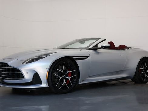 Used 2025 Aston Martin DB12 Volante image 4