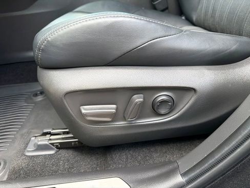 Used 2021 Toyota Venza XLE w/ Carpet Mat Package (TMS) AWD/4WD image 15