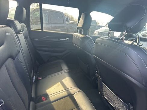 Used 2023 Jeep Grand Cherokee Altitude AWD/4WD image 9