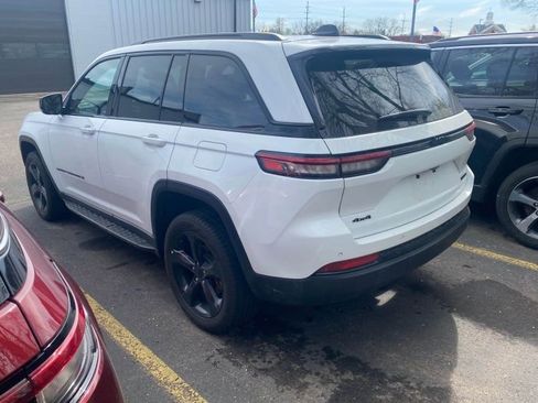 Certified 2025 Jeep Grand Cherokee Limited w/ Black Appearance Package AWD/4WD image 4