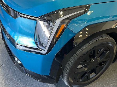 Used 2026 Kia EV9 Land w/ Nightfall Edition Package image 10