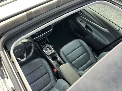 Used 2022 Chevrolet Bolt EUV Premier w/ Sun & Sound Package image 21