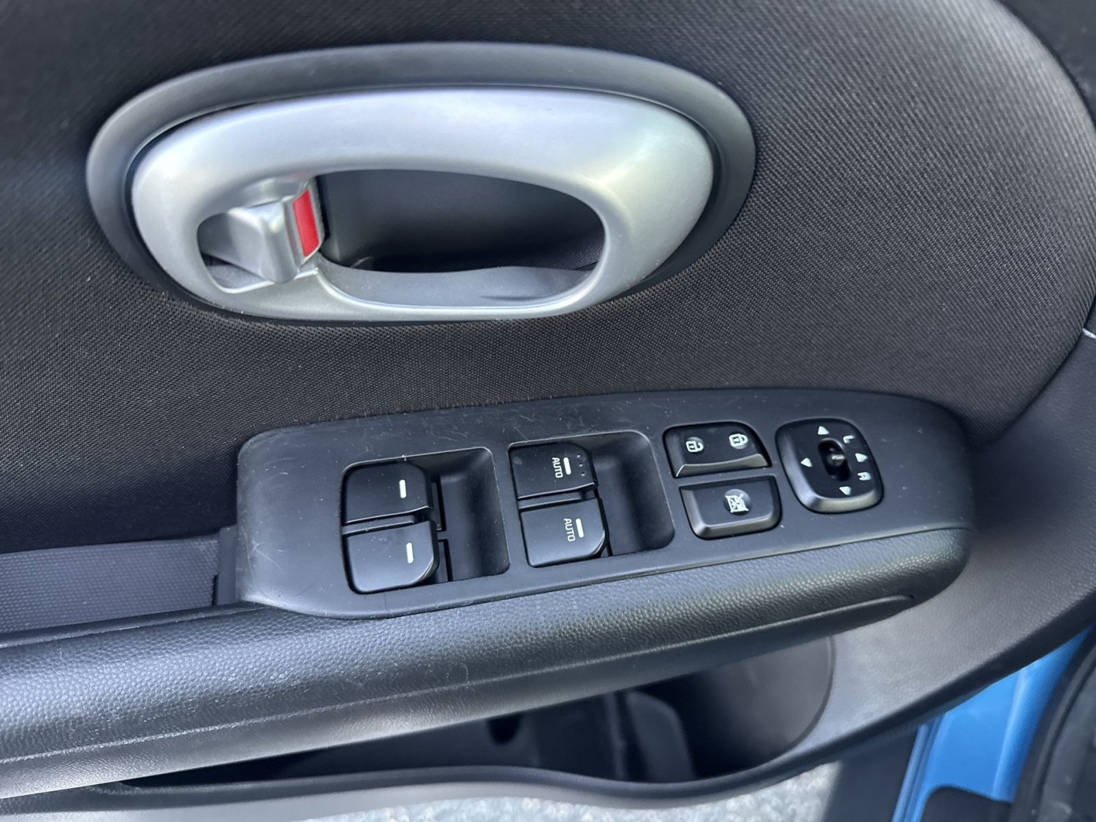 Used 2016 Kia Soul + w/ Designer's Package FWD image 16