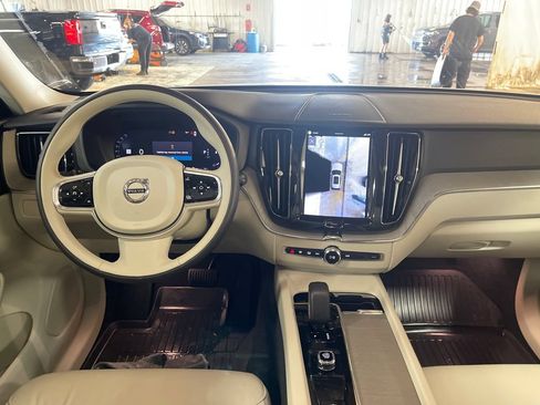Certified 2024 Volvo XC60 B5 Plus w/ Protection Package Premier AWD/4WD image 18