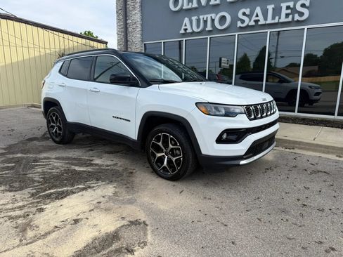 Used 2025 Jeep Compass Limited AWD/4WD image 2