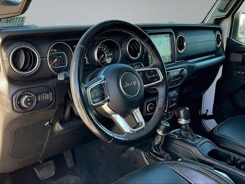 Certified 2020 Jeep Gladiator Overland AWD/4WD image 4