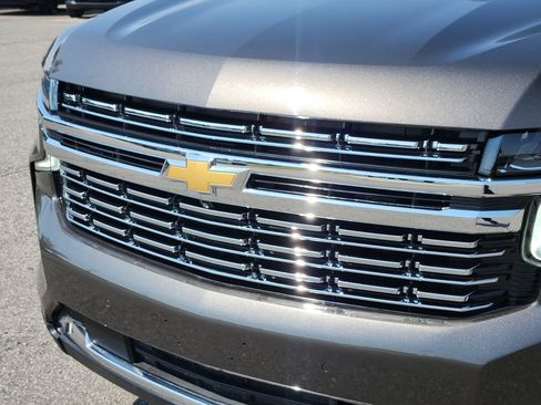 Used 2021 Chevrolet Suburban Premier w/ Premium Package AWD/4WD image 35