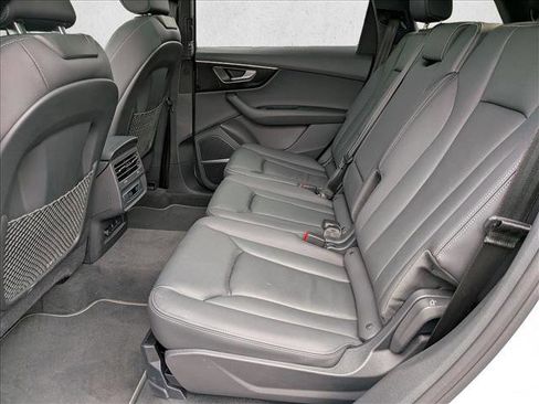 Used 2025 Audi Q7 2.0T Premium w/ Convenience Plus Package image 18