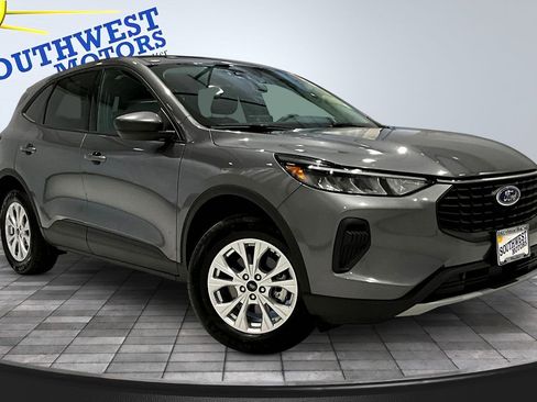 Used 2025 Ford Escape Active image 3