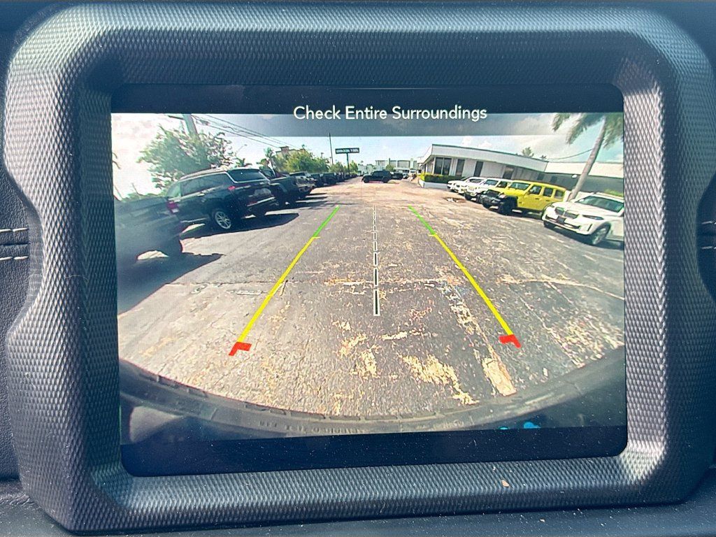 Used 2023 Jeep Wrangler Unlimited Sahara w/ Cold Weather Group AWD/4WD image 15