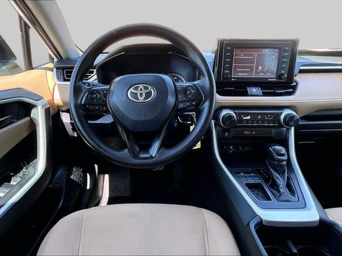 Used 2022 Toyota RAV4 LE FWD image 5