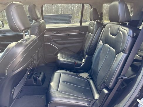 Used 2023 Jeep Grand Cherokee L Limited w/ Luxury Tech Group II AWD/4WD image 12