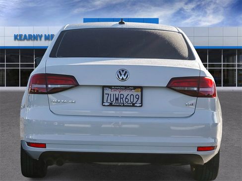 Used 2017 Volkswagen Jetta SE image 5