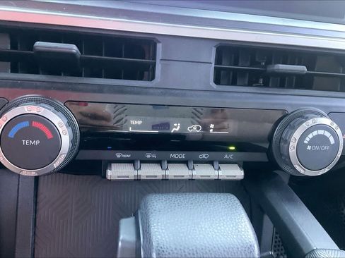 Used 2025 Toyota 4Runner SR5 AWD/4WD image 32