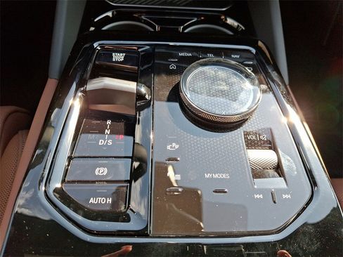 Used 2025 BMW 530i xDrive w/ Premium Package image 14