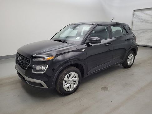 Used 2025 Hyundai Venue SE FWD image 2