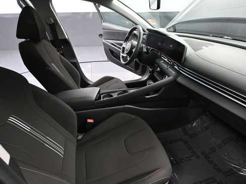 Used 2025 Hyundai Elantra SEL FWD image 47
