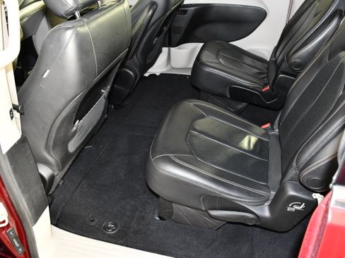 Used 2019 Chrysler Pacifica Touring-L FWD image 27