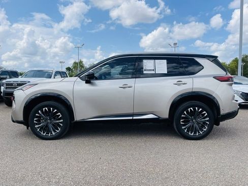 Used 2024 Nissan Rogue Platinum w/ Platinum Premium Package image 4