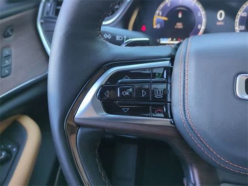 New 2025 Jeep Grand Cherokee Summit image 25