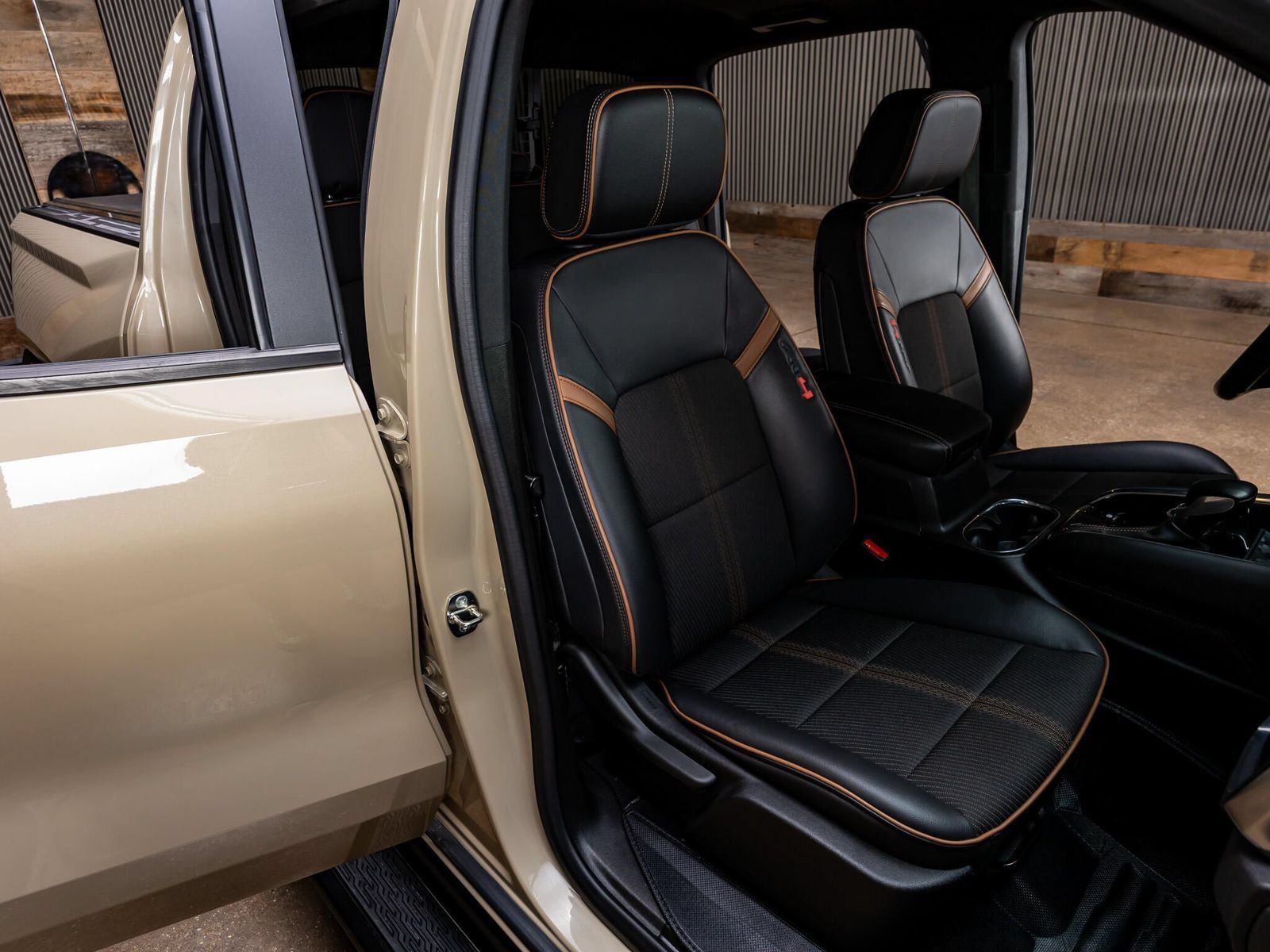 Used 2023 GMC Canyon AT4 w/ Technology Package AWD/4WD image 28