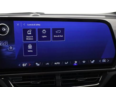 Used 2025 Chevrolet Equinox EV RS FWD image 35