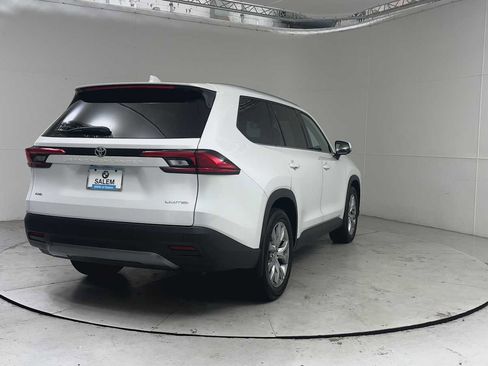 Used 2024 Toyota Grand Highlander AWD image 2