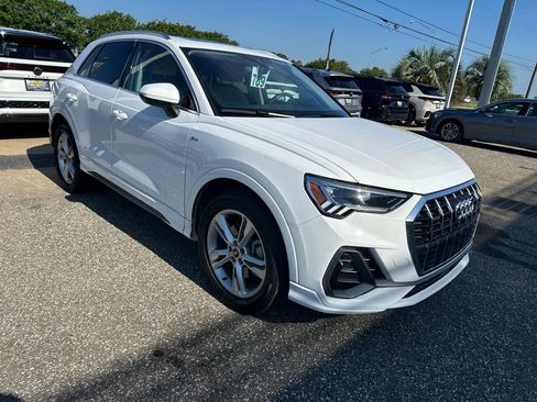 Used 2024 Audi Q3 2.0T Premium Plus w/ Premium Plus Package AWD/4WD image 2