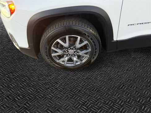 Certified 2023 GMC Acadia SLT image 11