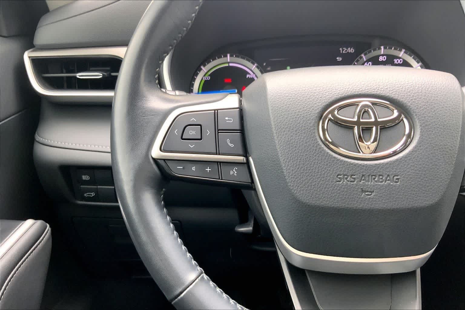 Used 2022 Toyota Highlander XLE AWD/4WD image 24