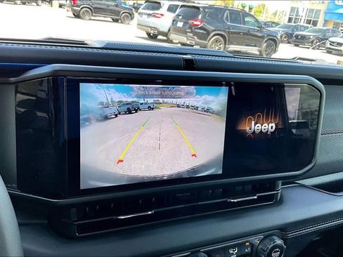 Used 2024 Jeep Wrangler Unlimited Rubicon AWD/4WD image 13
