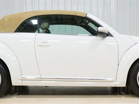 Used 2013 Volkswagen Beetle TDI FWD image 15