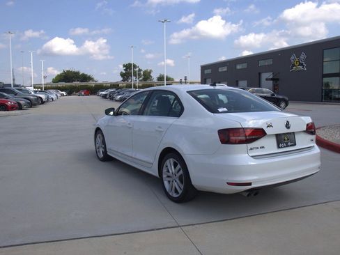 Used 2017 Volkswagen Jetta SEL image 3