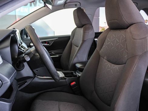 Used 2021 Toyota RAV4 XLE w/ Carpet Mat Package (TMS) FWD image 17