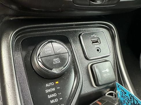 Used 2018 Jeep Compass Trailhawk AWD/4WD image 29