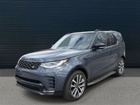 Used 2025 Land Rover Discovery Dynamic SE image 1