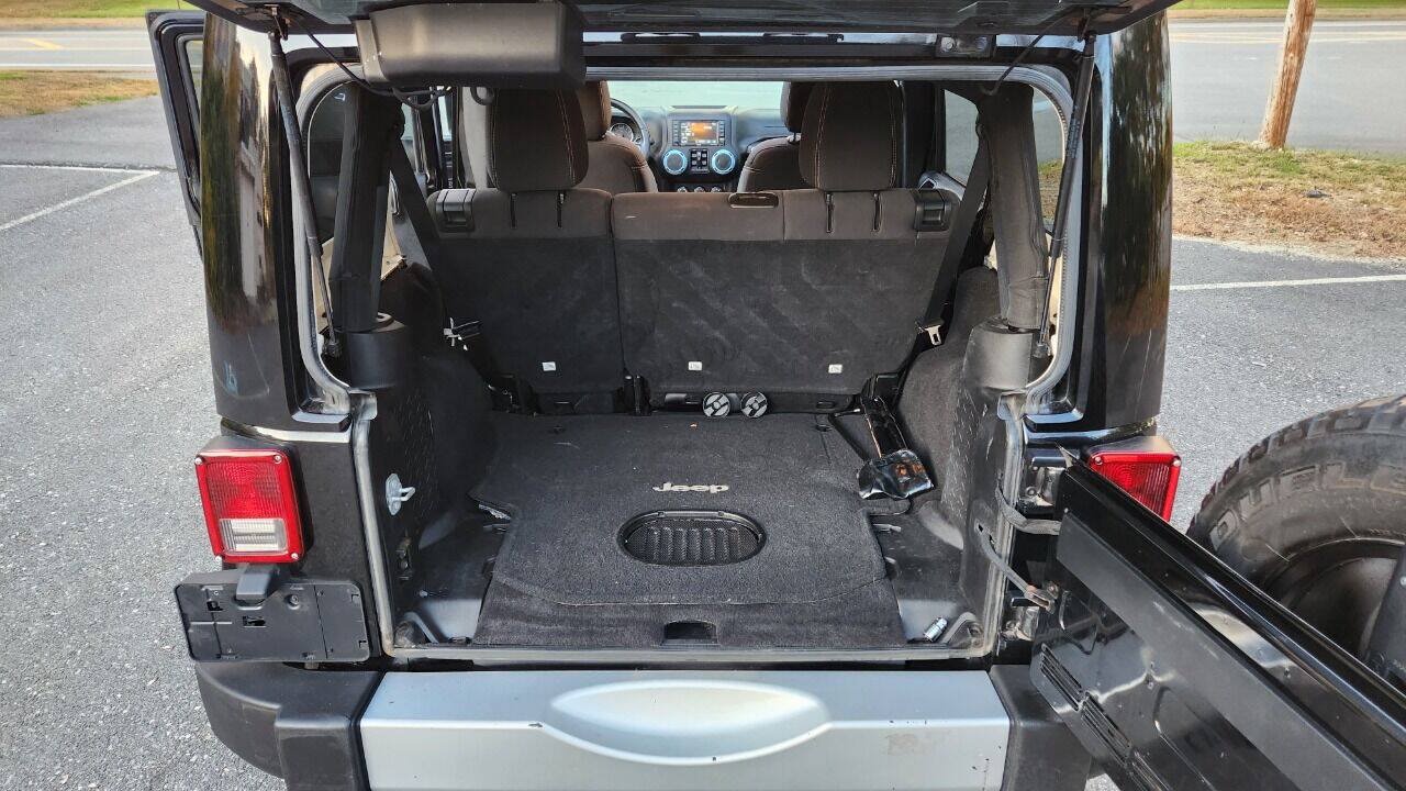 Used 2015 Jeep Wrangler Unlimited Sahara AWD/4WD image 32