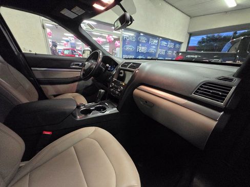 Used 2018 Ford Explorer XLT w/ Equipment Group 202A image 28