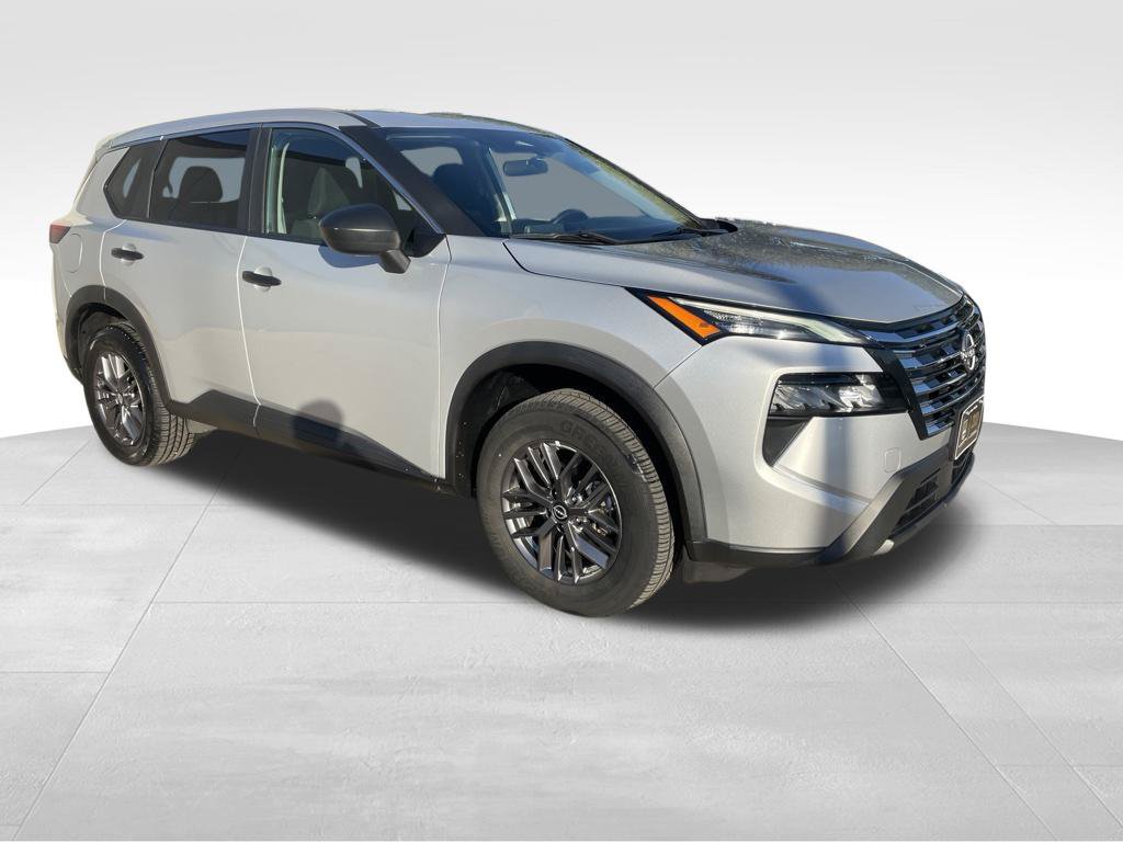 Used 2024 Nissan Rogue S AWD/4WD image 3