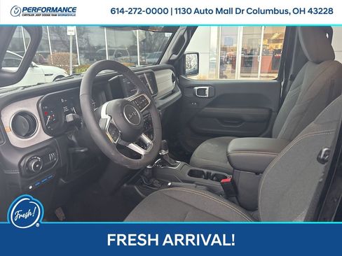 Used 2025 Jeep Wrangler Unlimited Sahara image 13