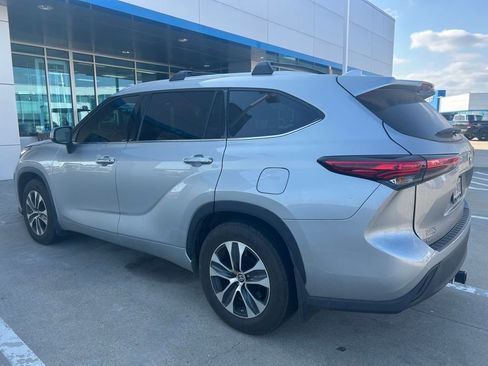 Used 2022 Toyota Highlander XLE image 7