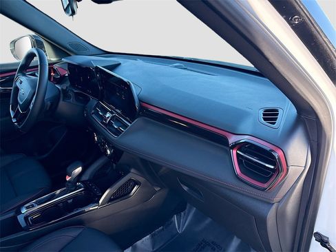 Used 2025 Chevrolet TrailBlazer RS image 27