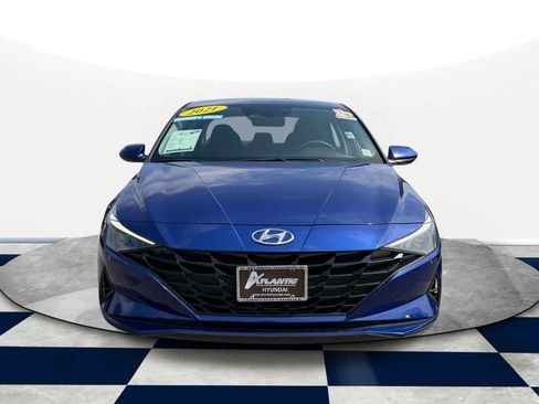 Used 2021 Hyundai Elantra SE FWD image 2