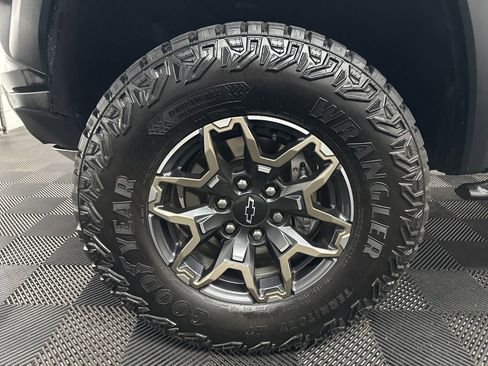 Used 2024 Chevrolet Colorado ZR2 w/ ZR2 Convenience Package III AWD/4WD image 36