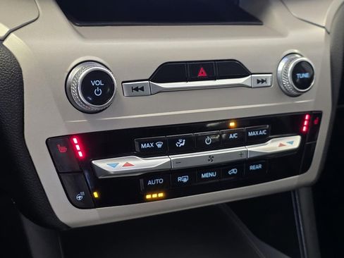 Used 2023 Ford Explorer XLT w/ Equipment Group 202A RWD image 24