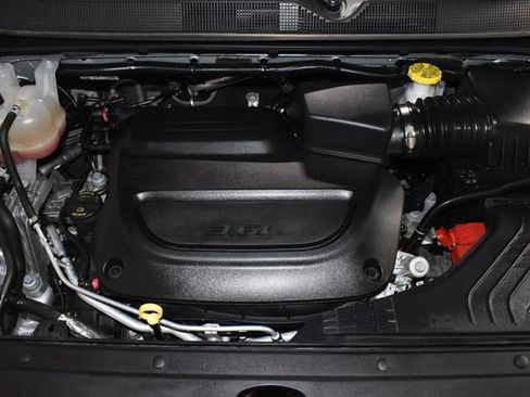 Certified 2023 Chrysler Pacifica Touring-L FWD image 10